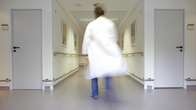 Mini-hôpitaux privés : entre enthousiasme et inquiétudes dans le milieu de la santé