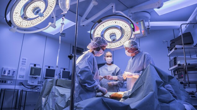 Des médecins