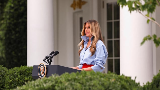 Mélania Trump revient après un mois à l’écart du public