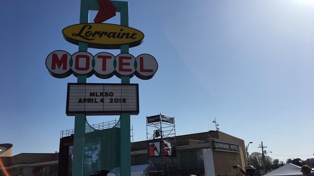 L’enseigne originale du motel Lorraine à Memphis où Martin Luther King fût assassiné en 1968. L’enseigne originale du motel Lorraine à Memphis où Martin Luther King fût assassiné en 1968.
