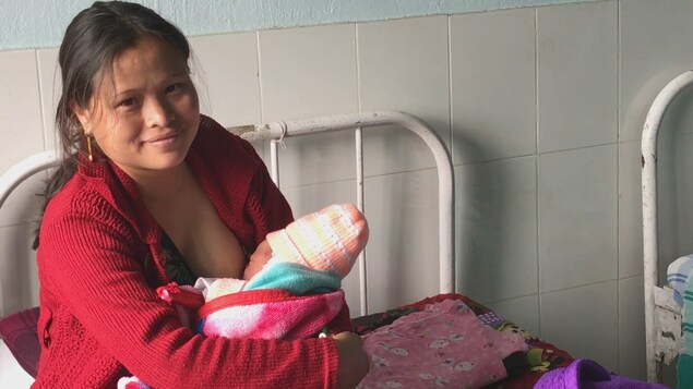 La petite Magdeline est venue au monde à la maternité de Cherrapunji, pour le plus grand bonheur de sa mère qui souhaitait une fille. 