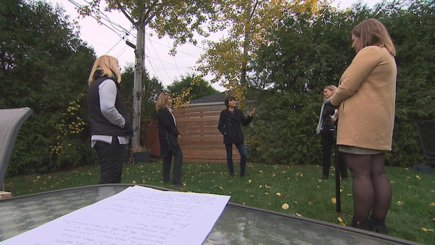 Nancy Woods, Christine Gingras, Sonia Grenon et Véronique Perreault se tiennent côte à côte.