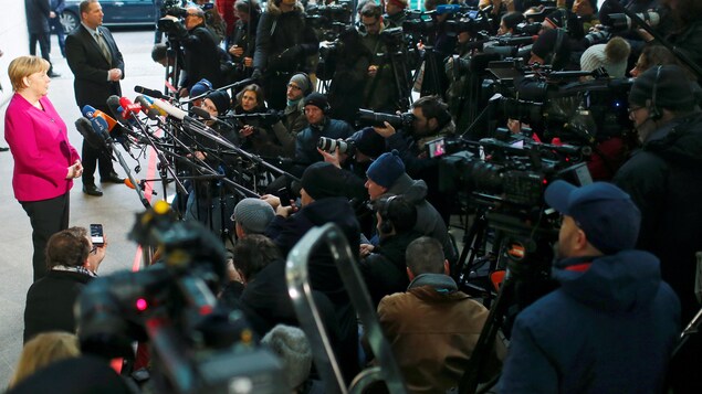 La chancelière allemande Angela Merkel lors d'une conférence de presse au sujet de la formation du gouvernement de coalition La chancelière allemande Angela Merkel lors d'une conférence de presse au sujet de la formation du gouvernement de coalition