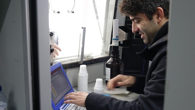 L'organisme Ares do Pinhal arpente les rues de Lisbonne quotidiennement pour distribuer des doses de méthadone aux toxicomanes. L'organisme Ares do Pinhal arpente les rues de Lisbonne quotidiennement pour distribuer des doses de méthadone aux toxicomanes.