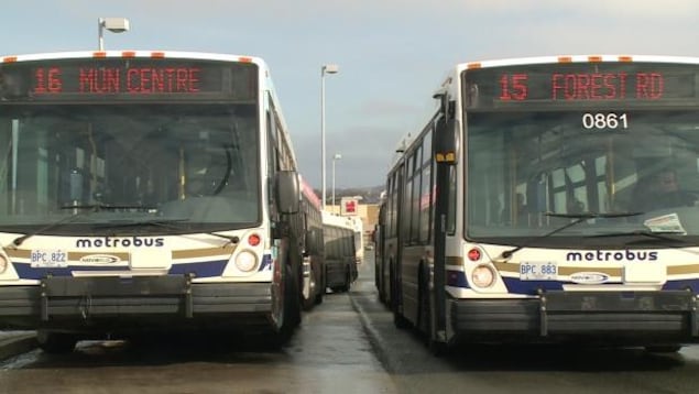 Un autobus du service de transport Metrobus fera trois arrêts à l'aéroport international de Saint-Jean, T.-N.-L., dès le 2 janvier.