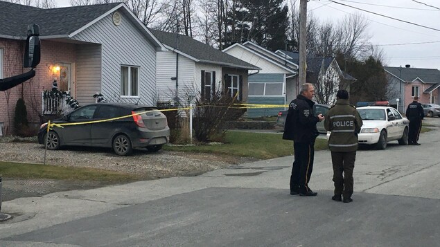 Un meurtre est survenu sur la rue Bordeaux à Sherbrooke. Un meurtre est survenu sur la rue Bordeaux à Sherbrooke.