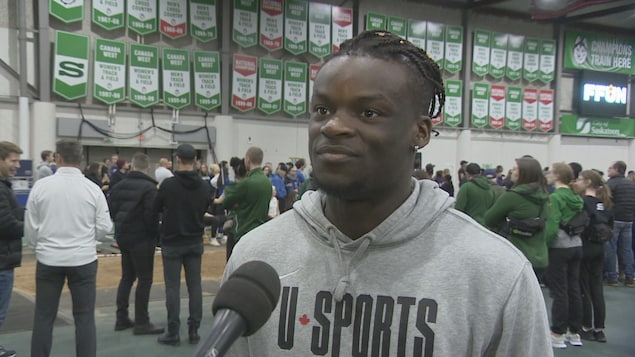 Fin des Championnats d’athlétisme de U Sports, le Saskatchewanais Michael Akintunde brille