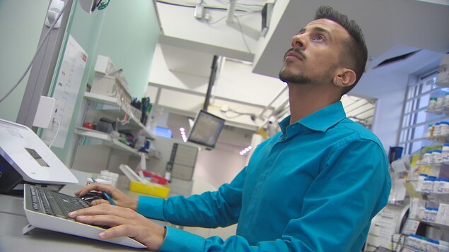 Michael Fanous prend du Truvada de manière préventive. Michael Fanous prend du Truvada de manière préventive.