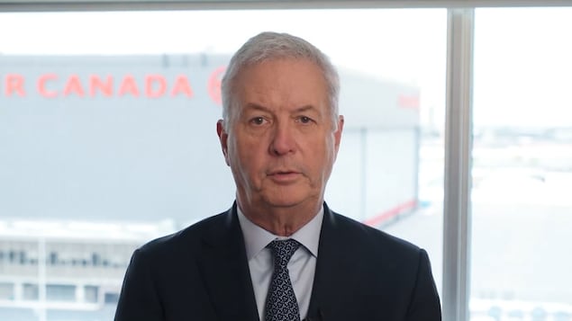 Une capture d'écran du vidéo de condoléances ou Michael Rousseau est seul devant la caméra.