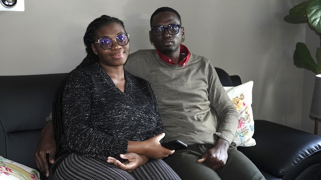 Michelle Djoumssi et Arsène Nganou sont assis