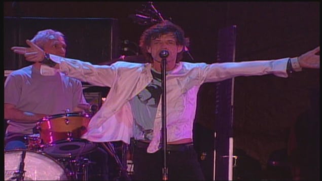 Mick Jagger et le batteur Charlie Watts sur scène.