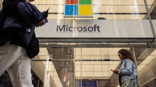 Une devanture de magasin Microsoft. 