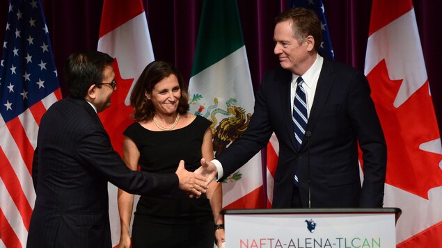 Le ministre mexicain de l'Économie Ildefonso Guajardo, la ministre canadienne des Affaires étrangères, Chrystia Freeland et le représentant américain au Commerce, Robert Lighthizer