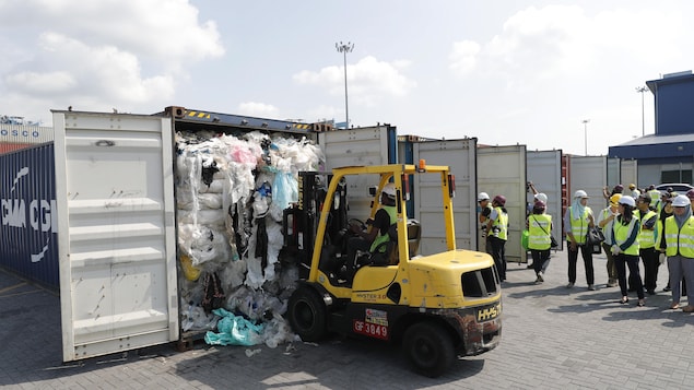 Après les Philippines, la Malaisie a demandé (le mardi 28 mai 2019) au Canada de reprendre des conteneurs à déchets.