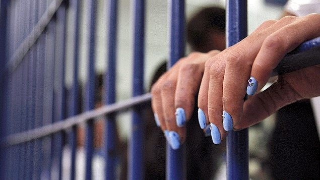 Les barreaux d'une prison.