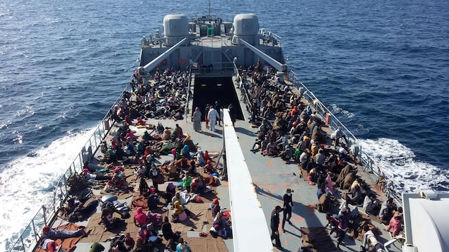 Des migrants rescapés par les garde-côtes libyens le 24 novembre dernier. Des migrants rescapés par les garde-côtes libyens le 24 novembre dernier.