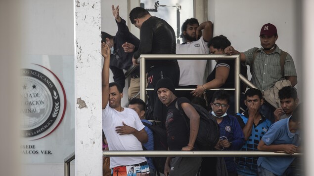 Près de 600 migrants entassés dans deux camions sont arrêtés au Mexique