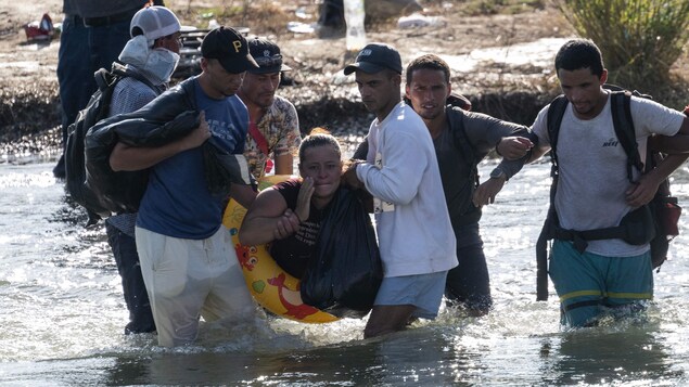 Des migrants dans le Rio Grande.