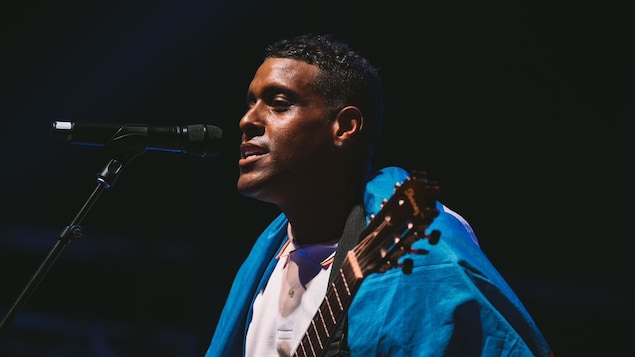 Haitian singer Mikaben dies on stage in Paris