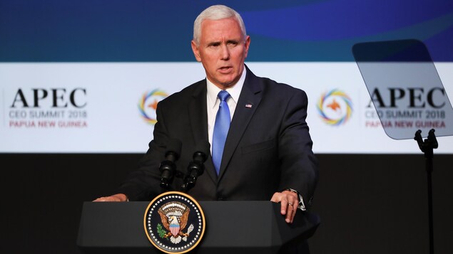 Le vice-président américain Mike Pence lors du sommet de l'APEC 2018 à Port Moresby en Papouasie-Nouvelle-Guinée, le 17 novembre 2018. Le vice-président américain Mike Pence lors du sommet de l'APEC 2018 à Port Moresby en Papouasie-Nouvelle-Guinée, le 17 novembre 2018.