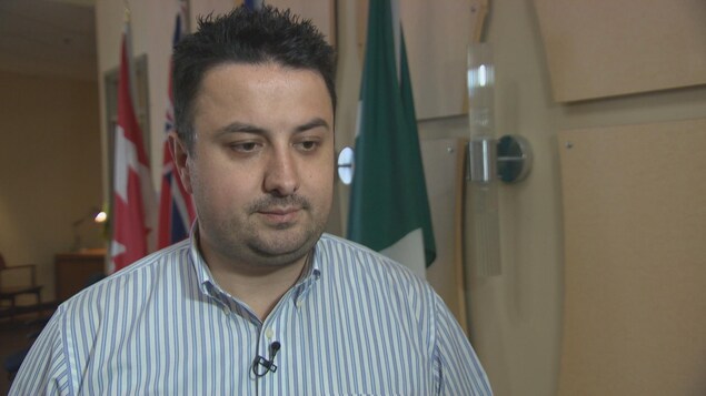 Milan Stevanovic, gestionnaire de programme au Bureau des élections de la Ville d'Ottawa Milan Stevanovic, gestionnaire de programme au Bureau des élections de la Ville d'Ottawa