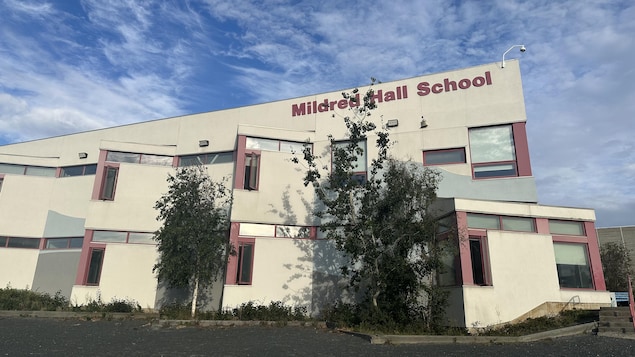 Une image de l'école Mildred Hall à Yellowknife.