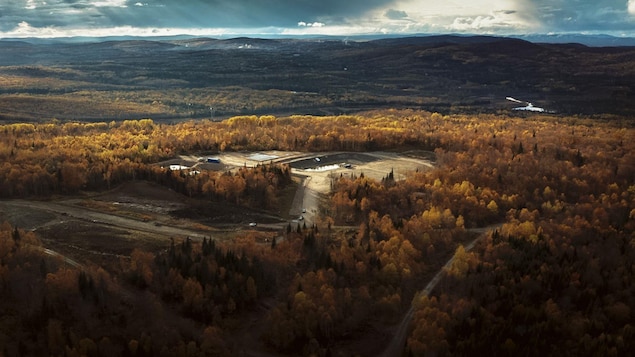 Une vue aérienne du site.