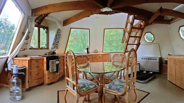 L'intérieur de la minimaison de Serge Beaudette, à Waterville. Un espace de 32 mètres carrés. L'intérieur de la minimaison de Serge Beaudette, à Waterville. Un espace de 32 mètres carrés.