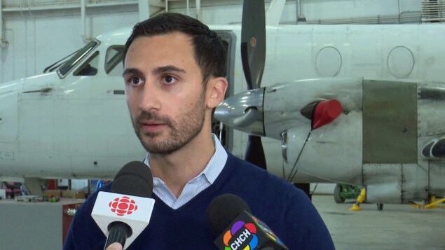 Stephen Lecce en point de presse.
