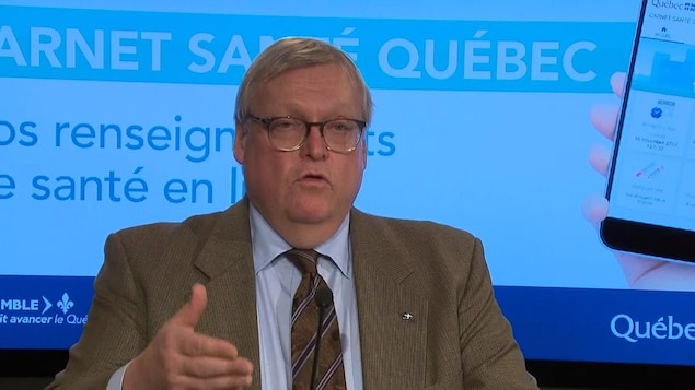 Le ministre de la Santé du Québec, Gaétan Barrette, lors d'une conférence de presse pour présenter le nouveau carnet de santé virtuel. Le ministre de la Santé du Québec, Gaétan Barrette, lors d'une conférence de presse pour présenter le nouveau carnet de santé virtuel.