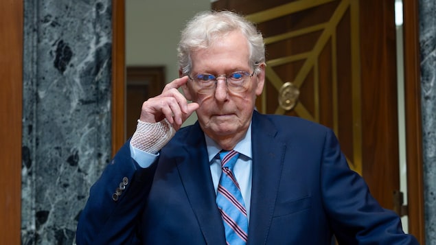Le sénateur américain Mitch McConnell annonce sa sortie de l’hôpital