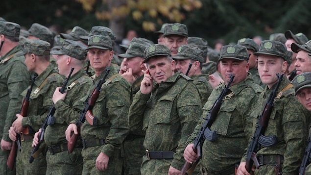 Des réservistes de l'armée russe en rang.