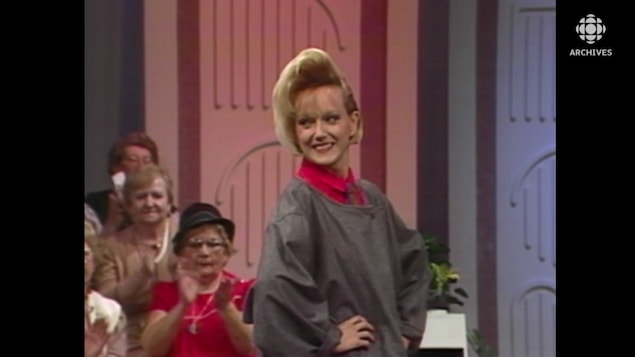 Sur son trente-six pour Noël dans les années 1980