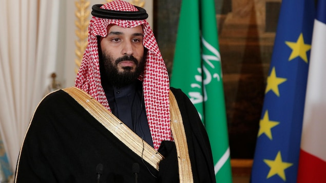 Mohammed ben Salmane coiffé d'un foulard saoudien. Mohammed ben Salmane coiffé d'un foulard saoudien.
