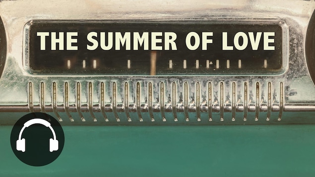 Une radio d'une vieille voiture avec la légende « The Summer of Love ».