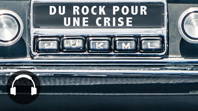 La radio d'une vieille voiture avec la légende « du rock pour une crise ».