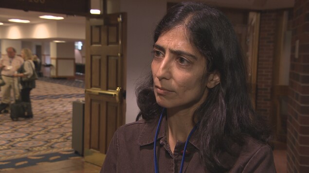 La psychiatre Mona Gupta estime que le Canada peut en apprendre beaucoup de l'expérience d'autres pays en la matière. La psychiatre Mona Gupta estime que le Canada peut en apprendre beaucoup de l'expérience d'autres pays en la matière.