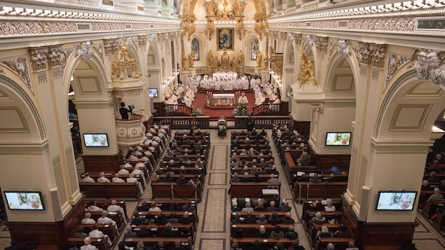 La basilique-cathédrale Notre-Dame de Québec lors des funérailles de l'ancien archevêque de Québec, Mgr Maurice Couture. La basilique-cathédrale Notre-Dame de Québec lors des funérailles de l'ancien archevêque de Québec, Mgr Maurice Couture.
