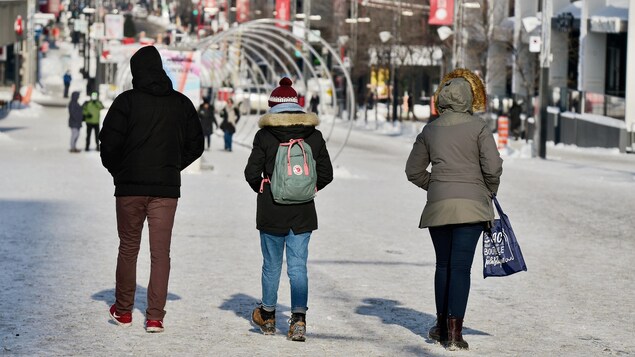COVID-19 : Québec rapporte 12 hospitalisations en moins et 33 décès de plus