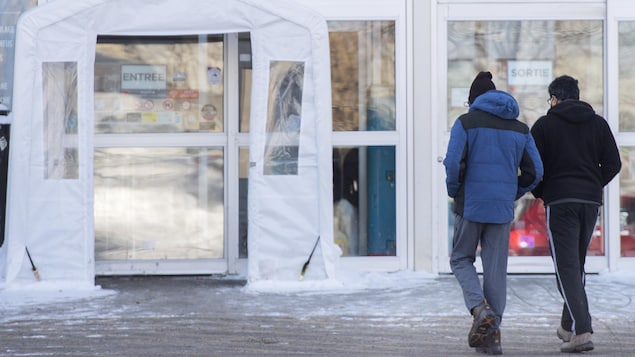 COVID-19 : 15 nouveaux décès et 60 hospitalisations de moins au Québec