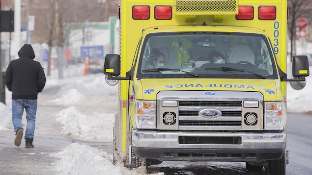 COVID-19 : 30 décès supplémentaires et 34 hospitalisations en moins au Québec