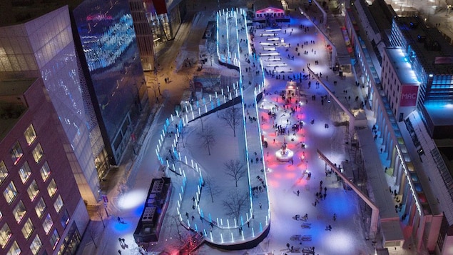 蒙特利尔灯光节专门设计的溜冰道。