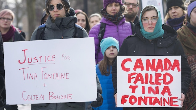 Des manifestants ont dénoncé le système judiciaire canadien lors d'un rassemblement tenu aujourd'hui à Montréal. Des manifestants ont dénoncé le système judiciaire canadien lors d'un rassemblement tenu aujourd'hui à Montréal.
