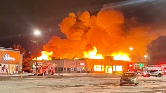 Un incendie détruit plusieurs commerces à Moose Jaw