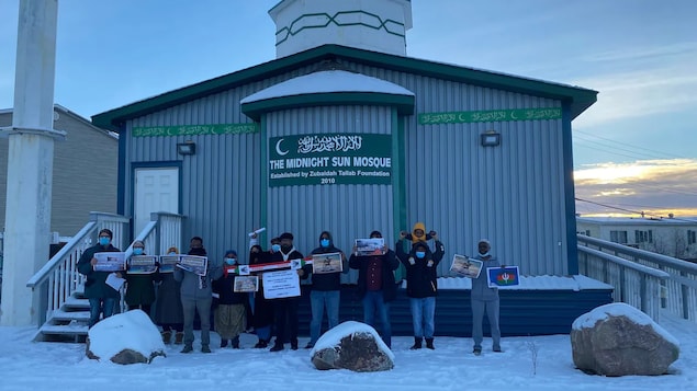 Une manifestation à Yellowknife condamne le coup d’État au Soudan