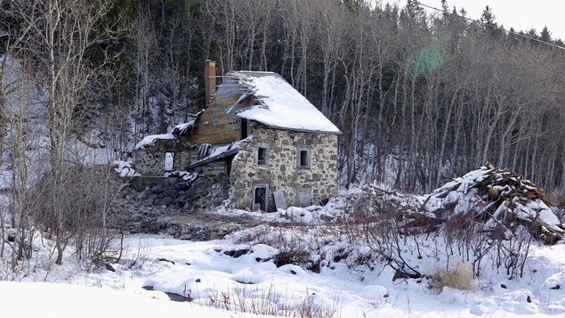 Le moulin de L'Isle-Verte partiellement démoli