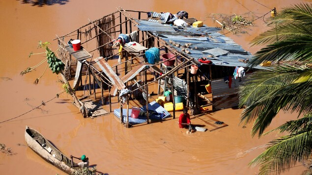 Les vestiges d'une maison inondée.