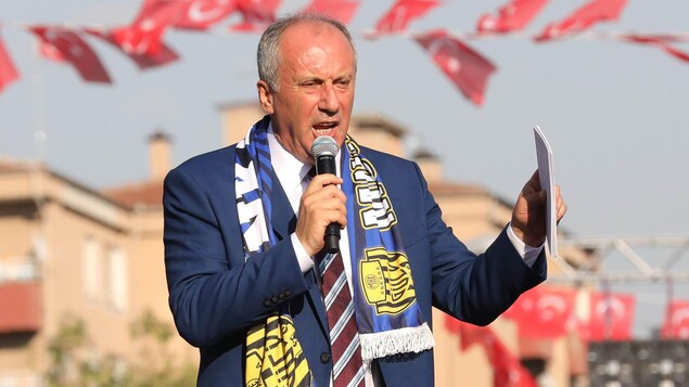 Muharrem Ince, candidat de l’opposition à l’élection présidentielle turque, s’est adressé à ses partisans lors d’un rassemblement le 22 juin 2018, à Ankara. Muharrem Ince, candidat de l’opposition à l’élection présidentielle turque, s’est adressé à ses partisans lors d’un rassemblement le 22 juin 2018, à Ankara.