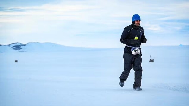 Un Calgarien court 7 marathons en 7 jours sur 7 continents