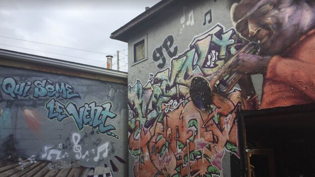 « Ghetto Érudit », Murale réalisée dans le cadre du FME en Abitibi-Témiscamingue 2013 « Ghetto Érudit », Murale réalisée dans le cadre du FME en Abitibi-Témiscamingue 2013